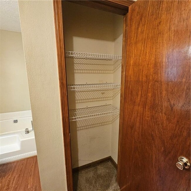 Building Photo - 20 Brooks Ln