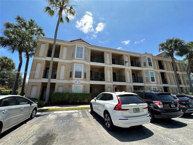 Primary Photo - 915 Riverside Dr