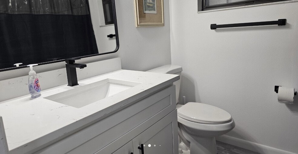 Building Photo - 10950 Fernando St