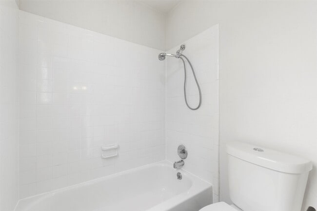 Building Photo - 16615 Glamis Ln
