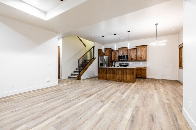 Building Photo - Beautiful Custom Townhome for Rent in Island Park- NAME YOUR LEASE TERMS