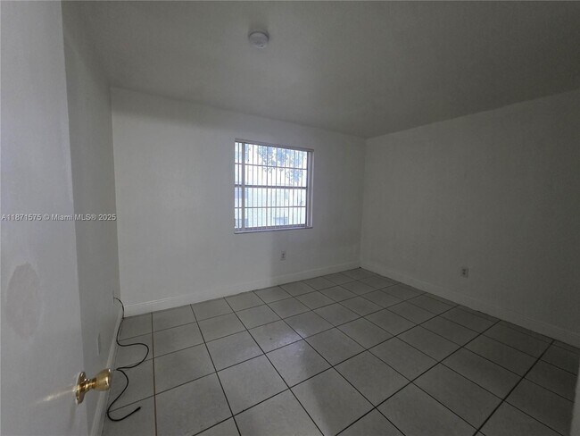 Building Photo - 17255 SW 95th Ave