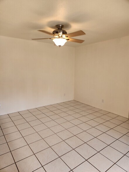 Building Photo - 14404 N 57th Dr
