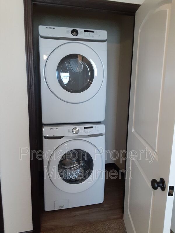 Building Photo - 561 225th St