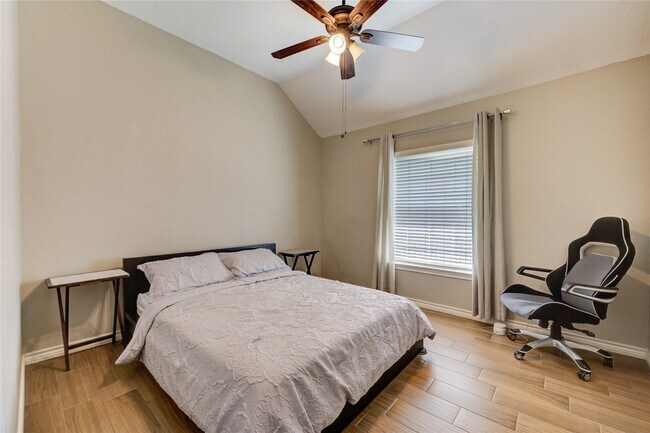 Building Photo - 1411 Pine Mills Dr