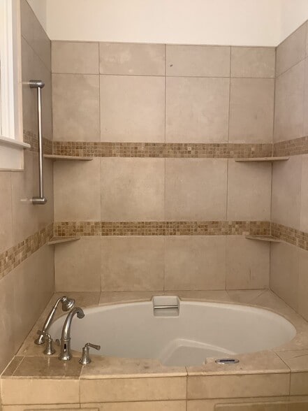 Bathroom - 115 Magnolia St