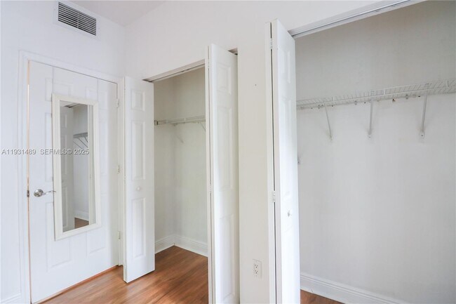 Building Photo - 2947 Coconut Ave