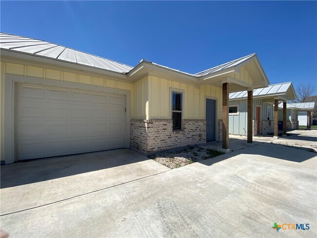 Building Photo - 1020 Mellow Breeze