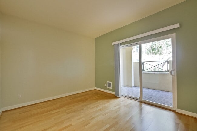 Building Photo - Downtown Mountain View l Stylish Home