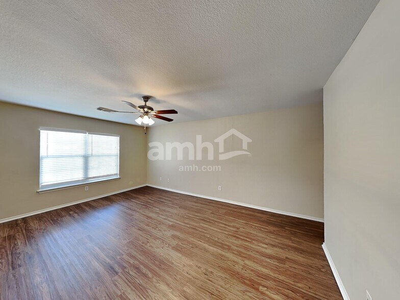 Building Photo - 11004 Monahan Park