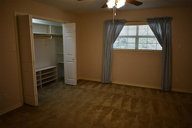 Building Photo - 203 Pine Valley
