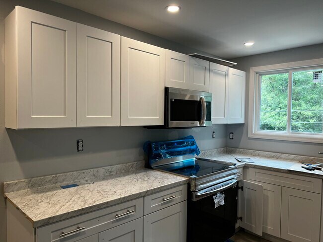 Building Photo - 145 Madison Dr