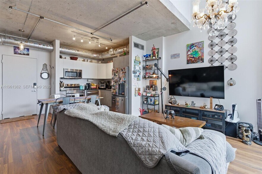 Building Photo - 690 SW 1st Ct