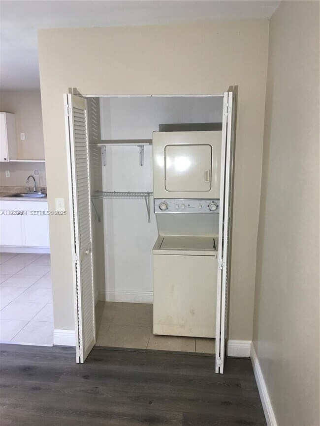 Building Photo - 32 NE 169th St