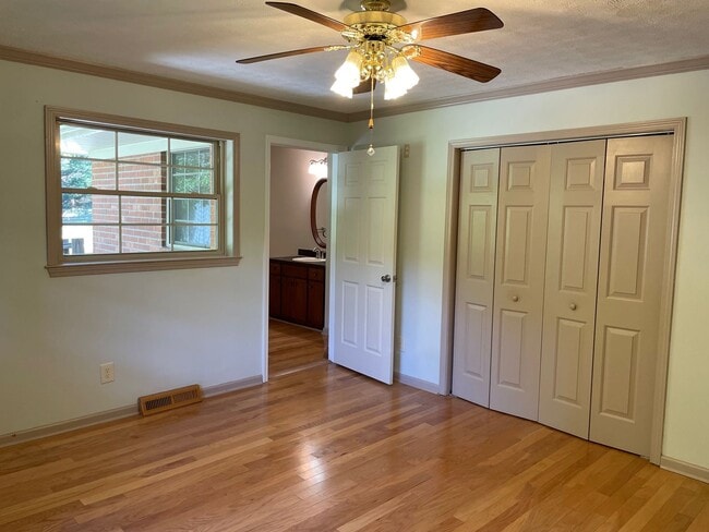 Building Photo - Beautiful 2 Bed, 2 Bath home located in Seagrove. (Handicap accessible)