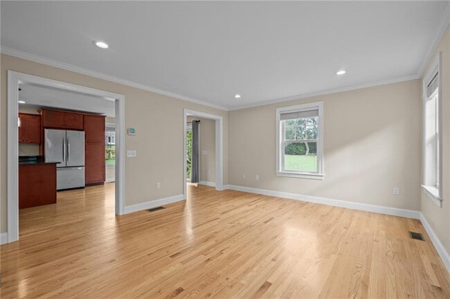 Building Photo - 20 Vanderbilt Ln