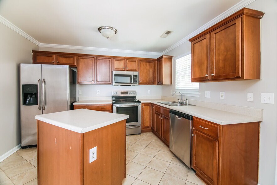 Building Photo - 709 Champion St