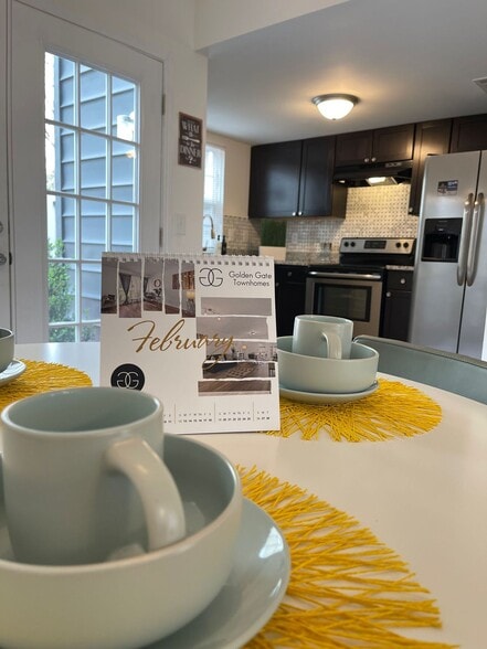 Building Photo - Golden Gate Townhomes