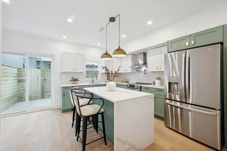 Building Photo - 2600 Webster St