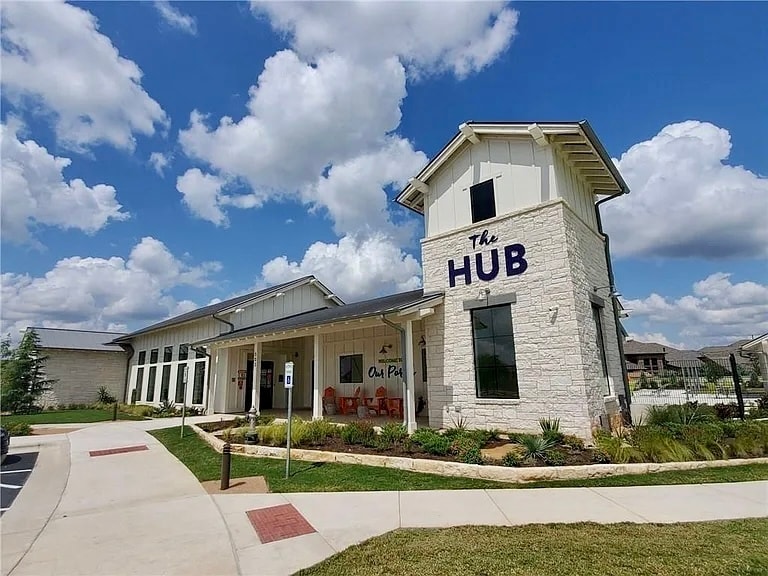 HUB - 521 Peace Dr