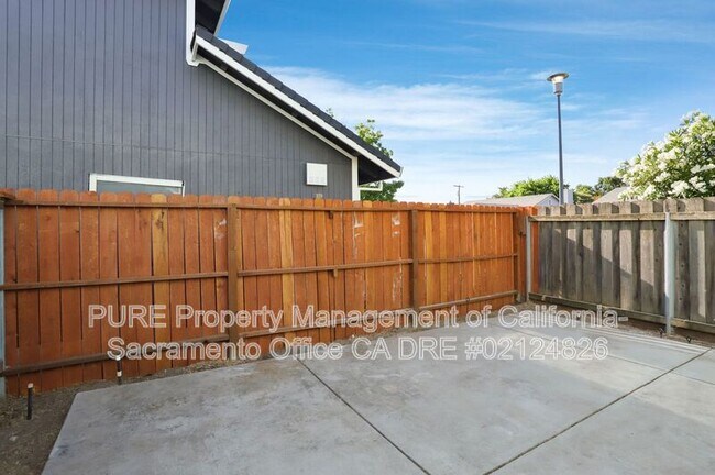 Building Photo - 3203 Sher Ct