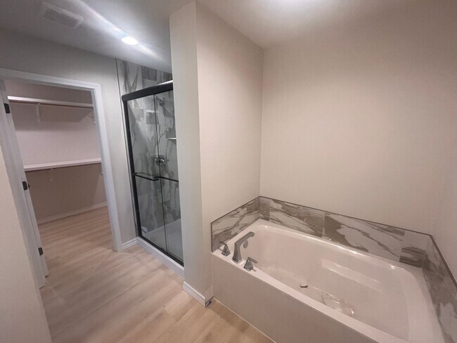 Building Photo - Beautiful, brand-new, 3-bedroom, 2-bath home in Nixa with a 3-car garage.