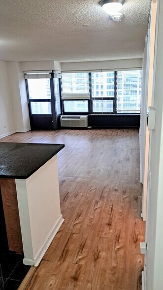 Building Photo - 30 E Huron St