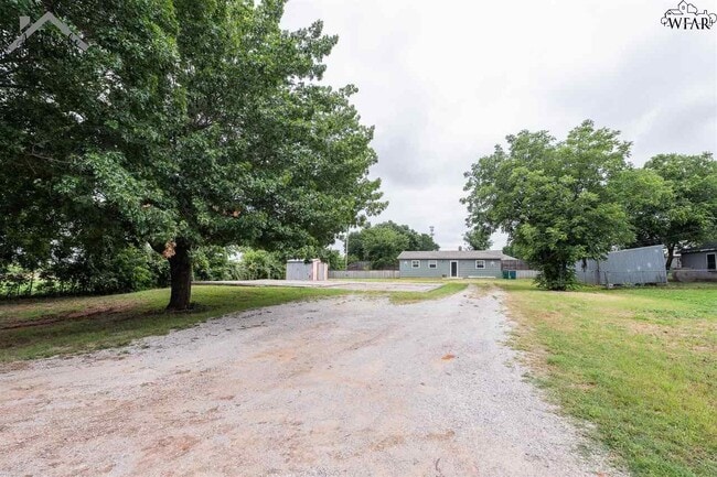 Building Photo - 410 W Pecan Ave