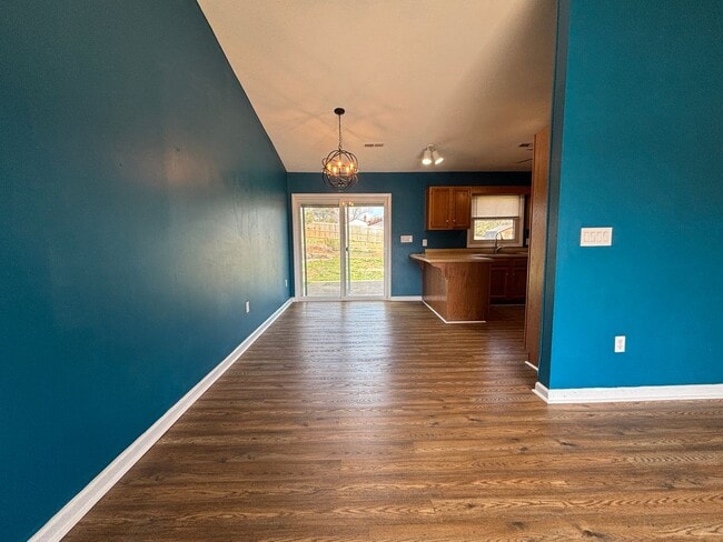 Building Photo - 3615 Ellen Dr