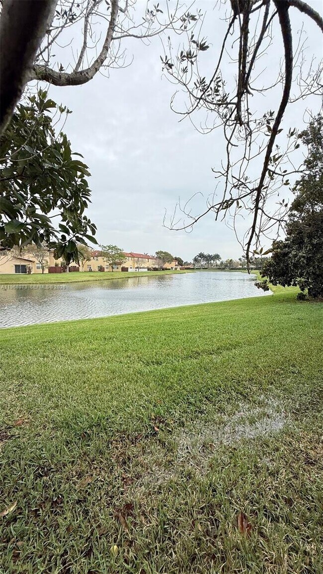 Building Photo - 3323 NE 11th Dr