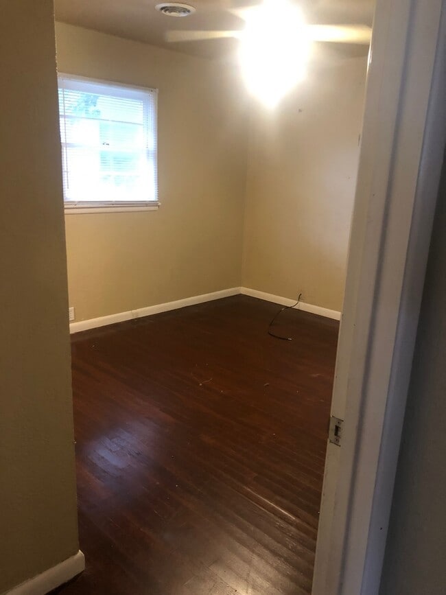 Building Photo - Cute 3Bedroom!!