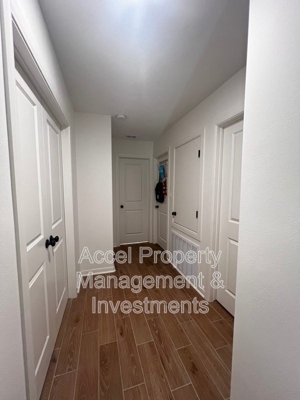 Building Photo - 3218 El Paso Dr