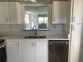 Building Photo - 406 NW 68th Ave