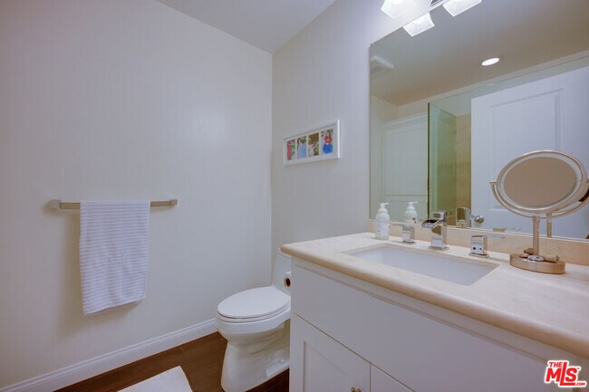 Building Photo - 2241 S Beverly Dr