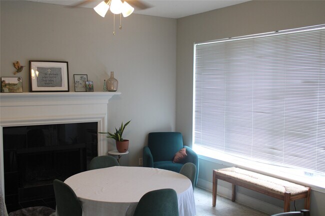 Building Photo - 7018 Crystal Dowels Dr