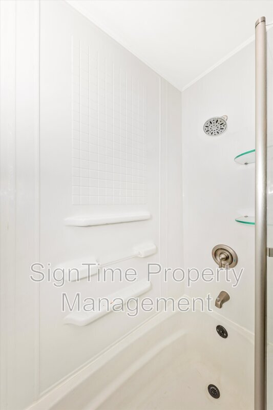 Building Photo - 11025 Rosewood Dr