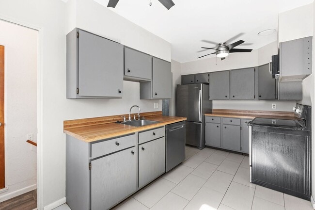 Building Photo - 1306 23rd Ave Ct