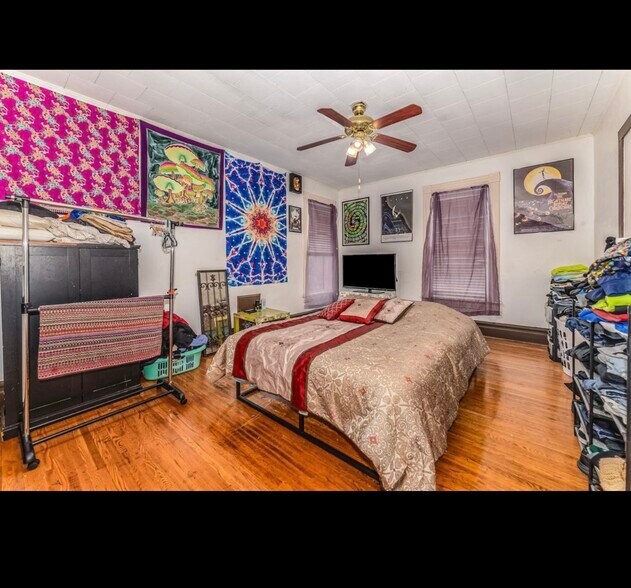 Bedroom1 - 229 W Downer Pl