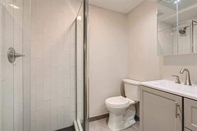 Building Photo - Updated 4-Bed Home, Finished Basement and ...