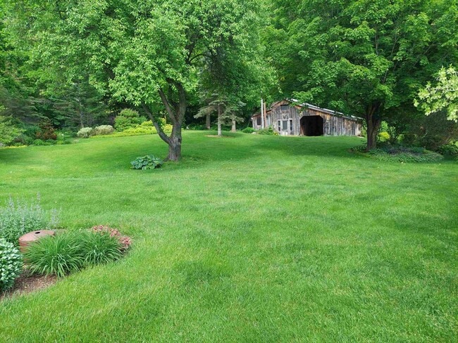 Building Photo - 3292 Vermont Rte 100