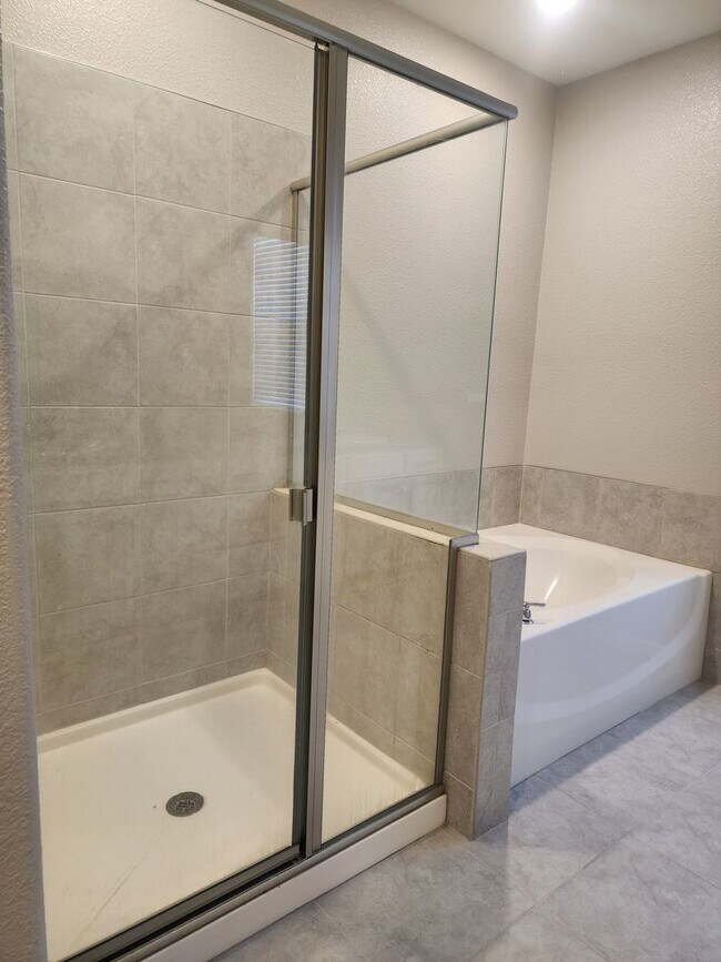Building Photo - 3/2/2 Beautiful Home In Gardnerville Locat...