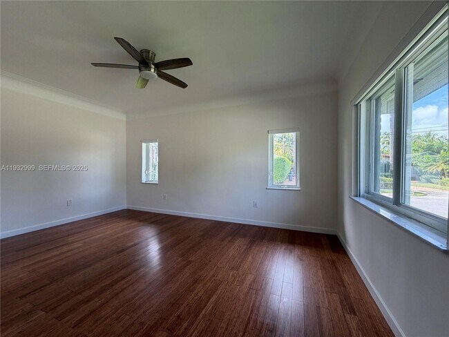 Building Photo - 621 W Dilido Dr