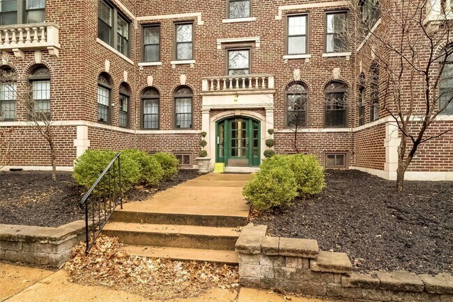 Building Photo - 6330 S Rosebury Ave