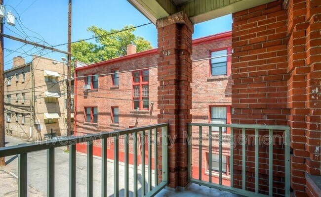 Building Photo - 1356 Pearl St