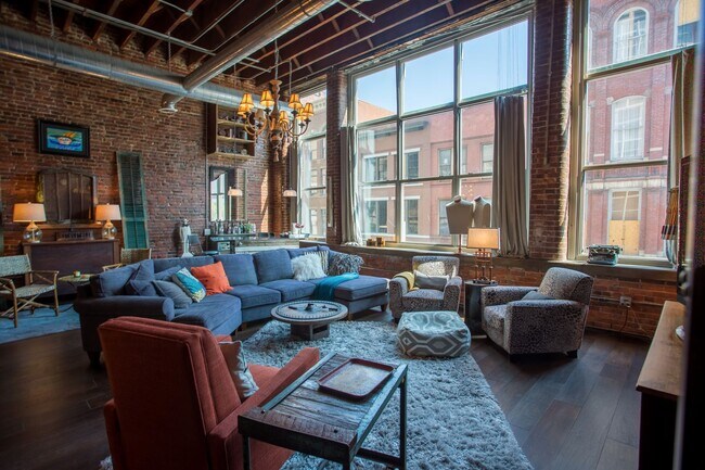 Building Photo - One of a Kind Furnished Condo in the Heart...