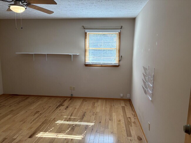 Building Photo - Great Family Home for Rent in Henderson Co...