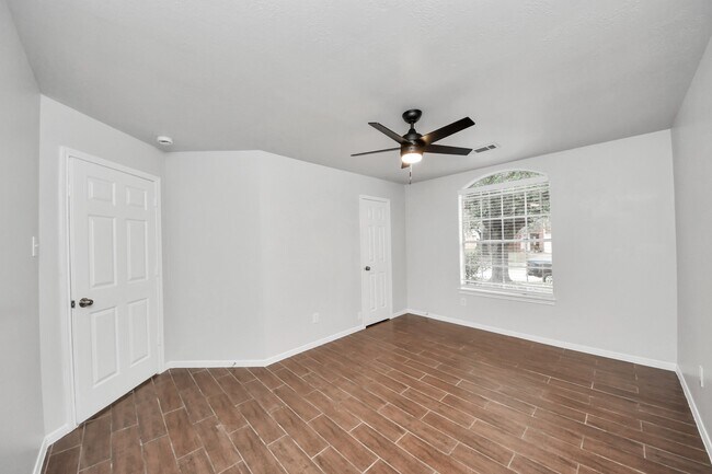 Building Photo - 16243 April Ridge Dr