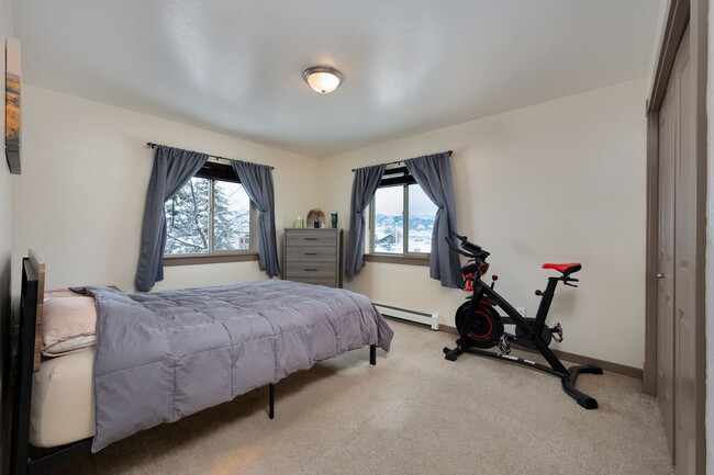 Building Photo - 3 bed 2 bath condo in Belgrade