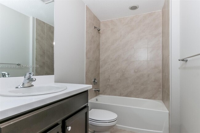 Building Photo - 957 SE Caravan Ave