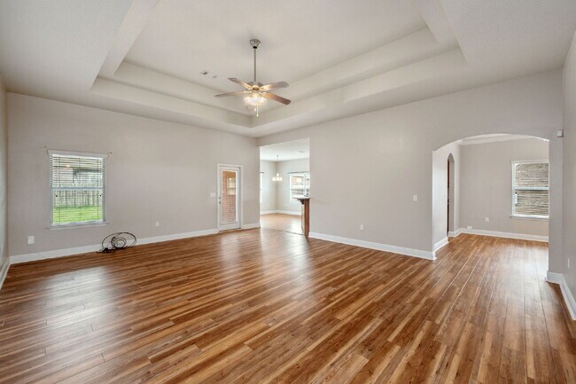 Building Photo - Crestview: 4 Bedrooms in Liberty Oaks
